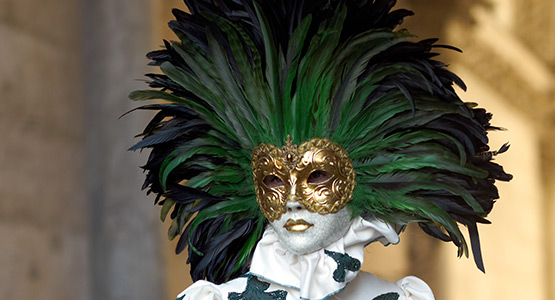 Sambarhythmen unter dem Zuckerhut, kunst - voll verzierte Masken in der italienischen Lagunenstadt, närrisches Treiben von unseren Nachbarn am Rhein bis...