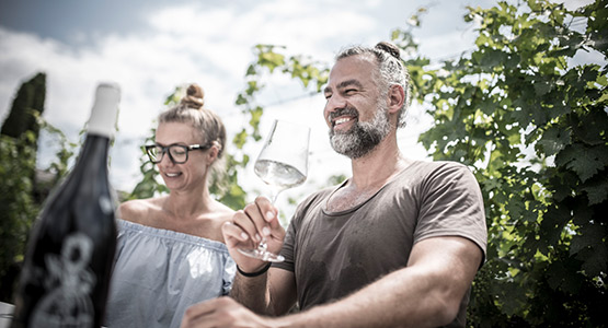 Clemens Strobl produziert Weine mit Charakter. Weine mit Ecken und Kanten. Handmade für Individualisten. Für Menschen, mit hohen Ansprüchen.